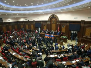 Ermənistan parlamenti buraxıldı