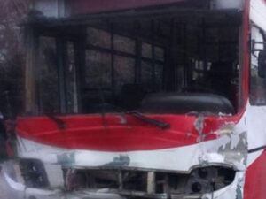 Bakıda avtobus qəzası – Ölən var