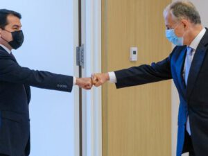 Hikmət Hacıyev NATO rəsmisilə görüşdü – FOTO