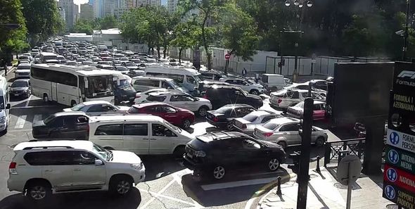 BNA-dan xəbərsiz mərkəzi yolu bağladılar – Edilən dəyişiklik Bakıda hərəkəti iflic etdi BNA-dan xəbərsiz mərkəzi yolu bağladılar – Edilən dəyişiklik Bakıda hərəkəti iflic etdi