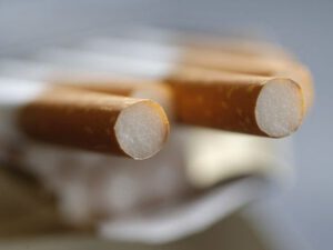 Mingəçevirdə siqaret üstündə kütləvi dava: Ölən var – FOTO