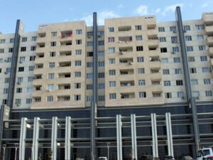 Məşhur yaşayış kompleksində “hərbi rejim” – Hamı 1 nəfərə, 1 nəfər hamıya görə