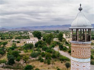 Ağdam şəhərinin bərpası Azərbaycana və Ermənistana nə vəd edir?