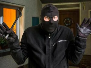 Eyni evdən dəfələrlə oğurluq edən şəxs SAXLANILDI