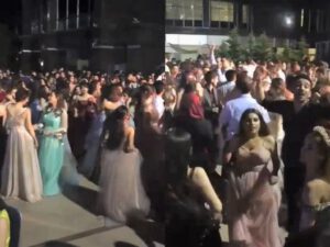 Bakıda məşhur restoranda karantin qaydası pozuldu – Gənclərin kütləvi əyləncəsi -VİDEO