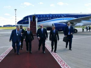 Baş nazir Əli Əsədov Minskə gedib