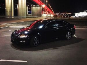 “Avtoş” bloqer nömrəsiz “Skoda”da polislərlə BELƏ “yarışa çıxdı” – VİDEO
