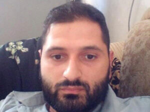 Gecə paltarında evdən qaçan gənc axtarılır – FOTO