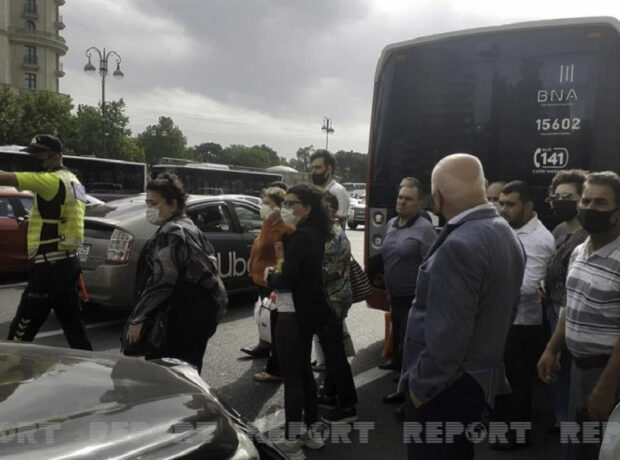 Bakıda sərnişin avtobusu qəzaya düşüb – FOTO Bakıda sərnişin avtobusu qəzaya düşüb – FOTO