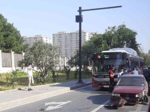 “Bakubus” avtobusu zəncirvari qəzaya düşüb – FOTO