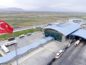 Türkiyə-Naxçıvan quru yolu bağlandı