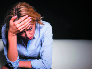Ölümcül xəstəliklə bağlı XƏBƏRDARLIQ: Gözlərdə ləkələr və şiddətli baş ağrısı…