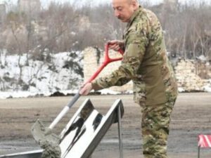 İlham Əliyev Şuşada yeni məscidin təməlini qoydu