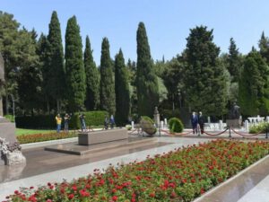 Türkiyənin Baş Prokuroru Fəxri Xiyabanda və Hərbi Qənimətlər Parkında – VİDEO