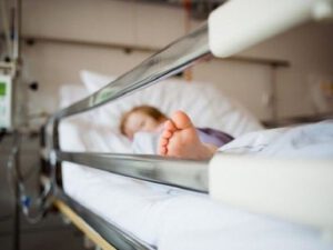 Sürücü özbaşınalığı: 10 yaşlı uşaq piyada zolağında vuruldu