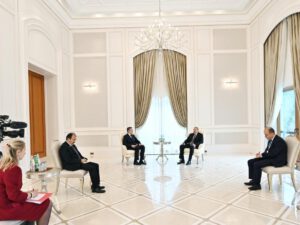 Prezident: Azad olunmuş ərazilərdə baş planların tərkib hissəsi kimi məktəblərin tikintisi nəzərdə tutulur