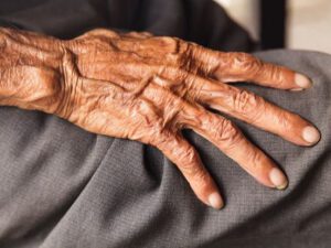 Azərbaycanda 85 yaşlı kişi intihar etdi