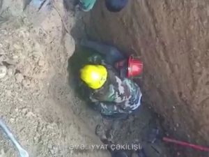 Şəmkirdə torpaq uçqunu altında qalmış şəxslərin xilas edilmə görüntüləri – VİDEO