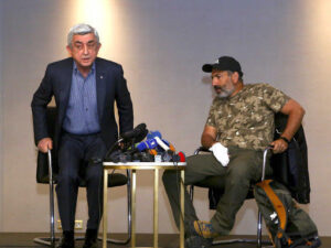 Paşinyan Sarqsyana cavab verdi: “Bəs niyə özünü hələ də güllələməmisən?”