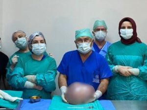 Hamilə olduğunu düşündü, qarnından görün nə çıxdı