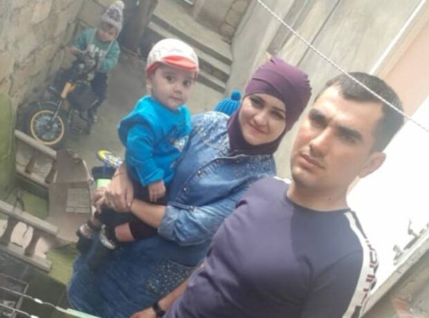 Şəhid xanımı 3 uşaqla küçədə qalıb – Abşeron icra hakimiyyəti kömək etmir (FOTOLAR) Şəhid xanımı 3 uşaqla küçədə qalıb – Abşeron icra hakimiyyəti kömək etmir (FOTOLAR)