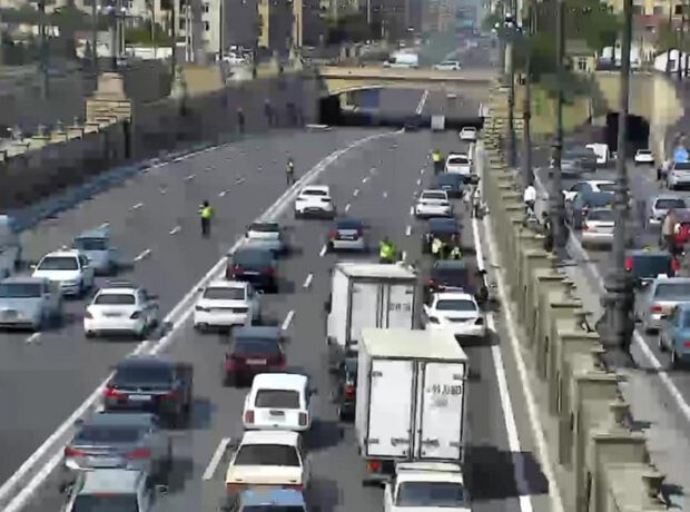 Bakının Heydər Əliyev prospektində yol qəzası baş verib Bakının Heydər Əliyev prospektində yol qəzası baş verib