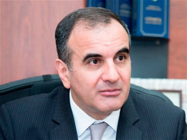 Generala məxsus marketlər şəbəkəsi əlindən alındı Generala məxsus marketlər şəbəkəsi əlindən alındı
