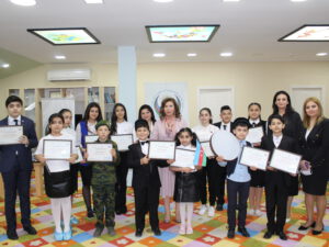 Bahar Muradova 15 İyun – Milli Qurtuluş Günü ərəfəsində uşaqlarla görüşüb – FOTOLAR