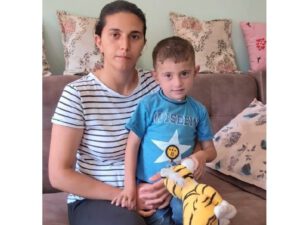 Mərkəzi Klinik Xəstəxanada oğlunun əməliyyatından imtina edilən şəhid bacısı Mehriban Əliyevaya müraciət etdi – FOTOLAR
