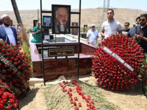Mehriban Əliyeva Ramiz Əzizbəylinin dəfn mərasiminə əklil göndərdi