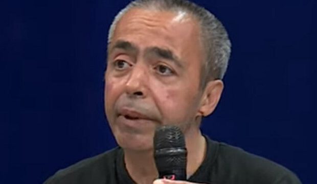 Tanınmış tarzənin var-dövlətini əlindən alıb küçəyə atdılar – VİDEO Tanınmış tarzənin var-dövlətini əlindən alıb küçəyə atdılar – VİDEO