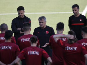 Türkiyəli futbolçular Bakıda dalaşıb