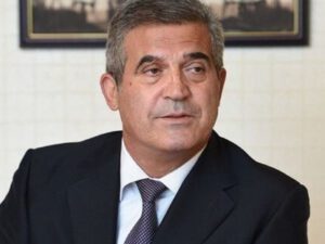 Azərbaycanda sürücü icra başçısının mülklərini satıb qaçdı – İDDİA