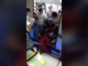 Metroda dəhşətli hadisə: Həyəcan siqnalı verildi – Qatarların hərəkəti dayandırıldı / VİDEO