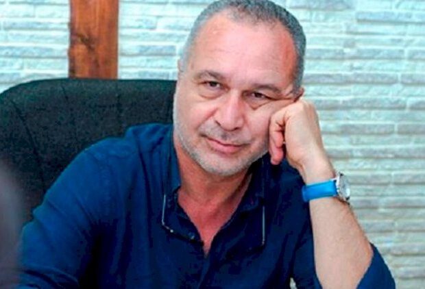 “Gecə arvadınla ağız-ağıza yatırsan, amma toyda vals oynasan maska taxmalısan” “Gecə arvadınla ağız-ağıza yatırsan, amma toyda vals oynasan maska taxmalısan”