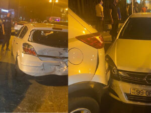 Bakıda qırmızı işıqda yolu keçən avtomobil zəncirvari qəzaya səbəb olub – VİDEO