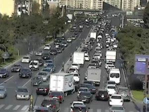 Sürücülərin NƏZƏRİNƏ: Bəzi küçə və prospektlərdə tıxac var – SİYAHI