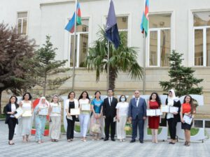 UNEC-də Çin dili kursunu uğurla bitirən məzunlara sertifikatlar təqdim olunub (FOTO)