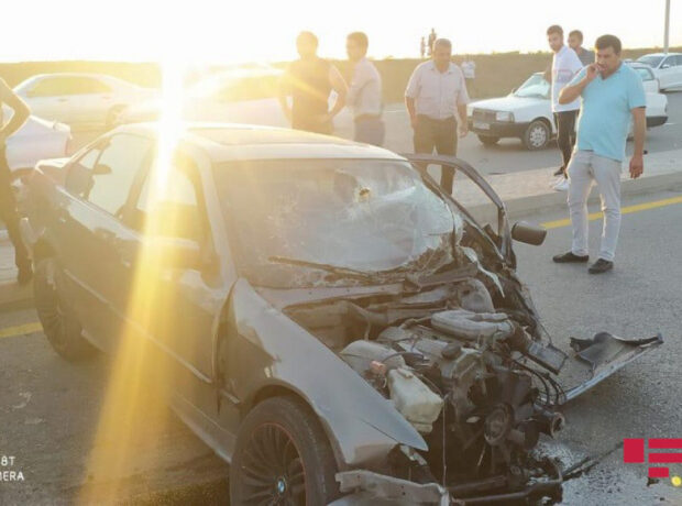Abşeronda avtomobil betona çırpılıb, xəsarət alan var – FOTO Abşeronda avtomobil betona çırpılıb, xəsarət alan var – FOTO