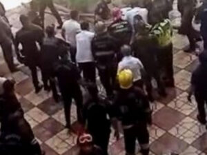 Bakıda küçəyə giriş bağlandı: polis və hərbçilər xəstəxanaya aparıldı – FOTO