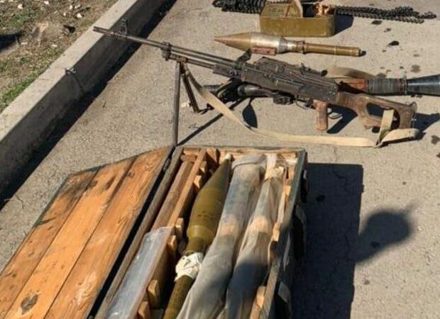 Polis əməkdaşları Xocalıda xeyli silah-sursat tapdı Polis əməkdaşları Xocalıda xeyli silah-sursat tapdı