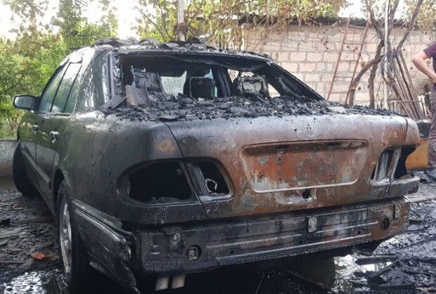 Ucarda güclü YANĞIN: Ev sahibinin və oğlunun avtomobilləri də yandı – FOTO Ucarda güclü YANĞIN: Ev sahibinin və oğlunun avtomobilləri də yandı – FOTO