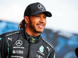 Luis Hamilton Formula 1 Böyük Britaniya Qran-Prisinin qalibi oldu