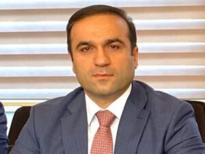 Nazirliyin yüksək vəzifəli məmuru özünə bahalı maşın aldı – FOTO