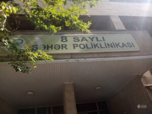Poliklinikanın baş həkimi Xəzər TV-nin xanım əməkdaşına hücum etdi – Bakıda ŞOK OLAY
