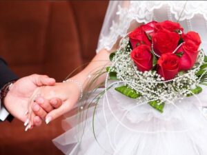 Azərbaycanda bəy evini bəzəməyə gedən gəlinin qohumları qəzaya düşüb, ölən var
