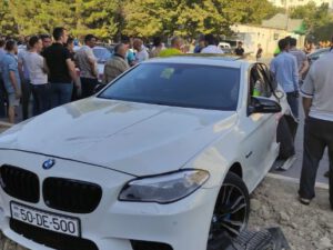 Sumqayıtda toy korteji qəzaya düşüb – FOTO