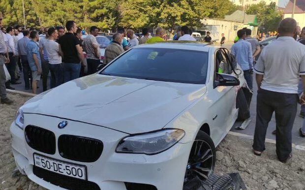 Sumqayıtda toy korteji qəzaya düşüb – FOTO Sumqayıtda toy korteji qəzaya düşüb – FOTO