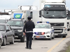 Polisə tabe olmayaraq qaçan “KamAZ” sürcüsü qəza törətdi