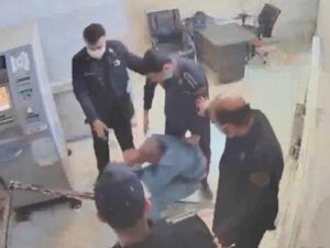 Hakerlər Tehran həbsxanasından dəhşətli görüntülər paylaşdı – VİDEO